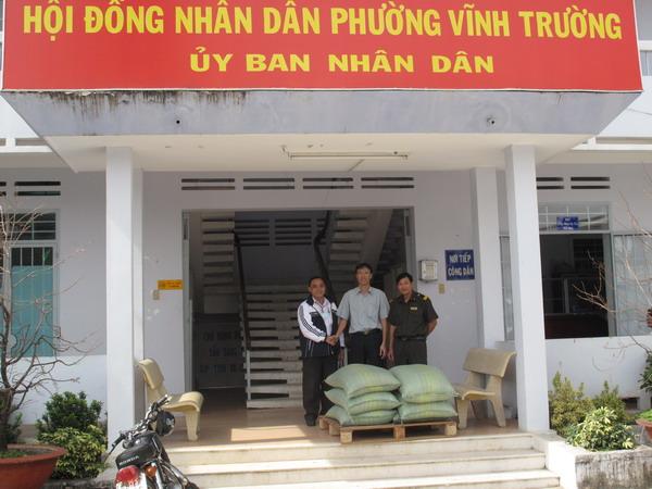 Phó chủ tịch UBND Phường và Đại diện Lãnh đạo nhà máy